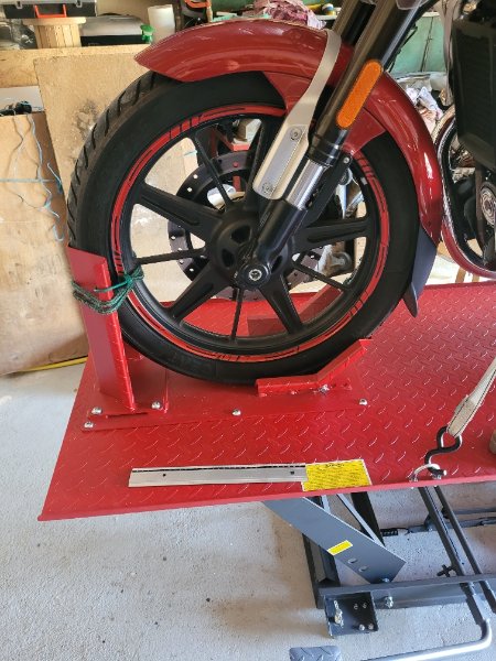 Roue avant sur table.jpg