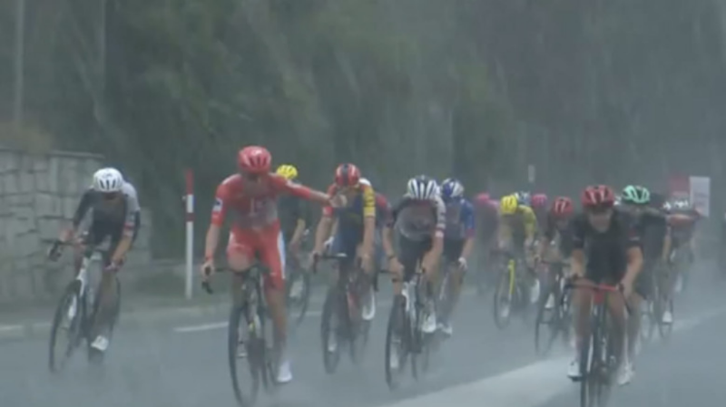 Screenshot 2026-08-24 at 19-22-39 Las imágenes que demuestran la locura en LaVuelta una granizada para la historia.png