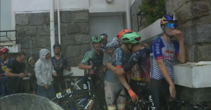 Screenshot 2026-08-24 at 19-22-21 Las imágenes que demuestran la locura en LaVuelta una granizada para la historia.png