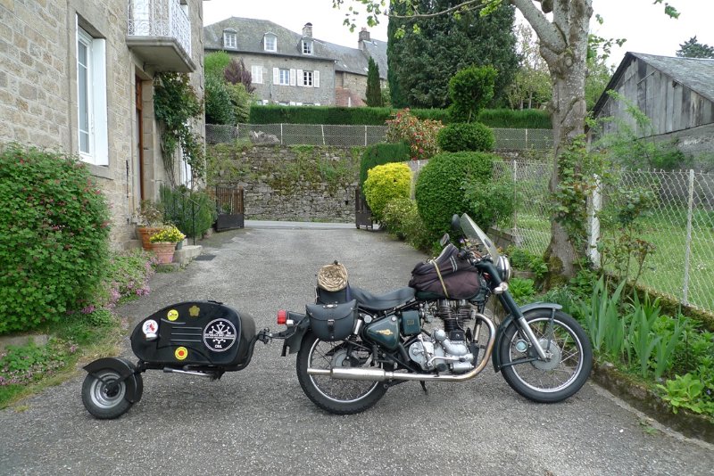 8-Moto avec remorque.JPG