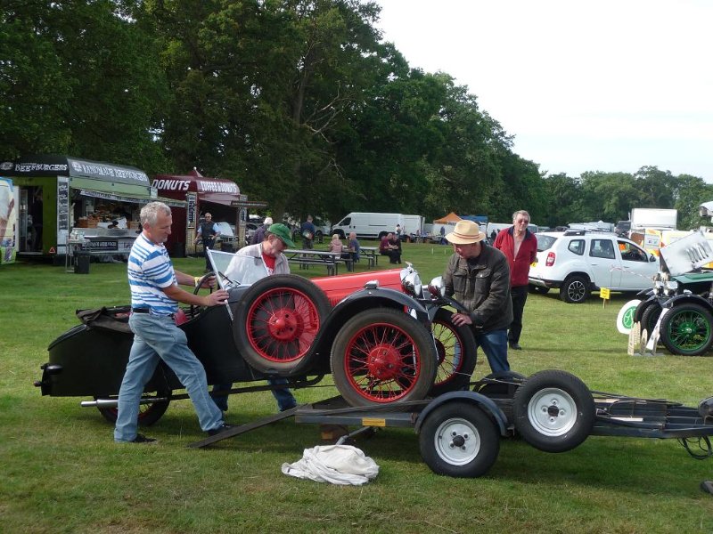 GB 2019 cycle-car BSA descend de remorque.JPG
