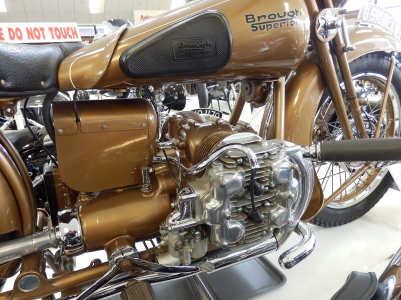 BroughSuperior1939GoldenDream2Net.JPG