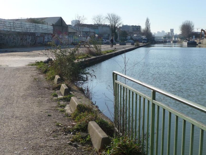 Canal Saint-Denis.JPG