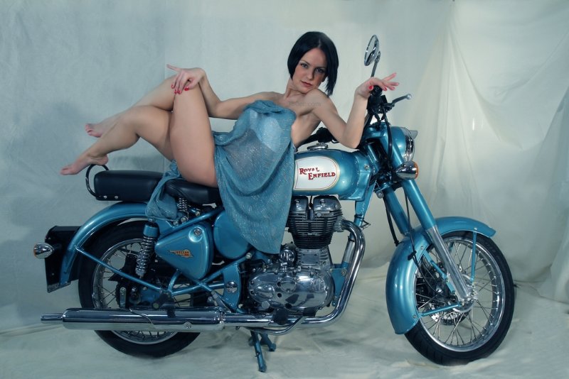 Royal-enfield-girl-2.jpg