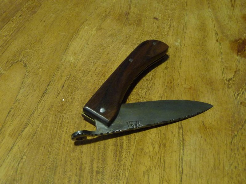 pliant 56 semi fermé.JPG