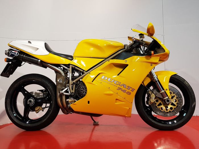Ducati-748.jpg