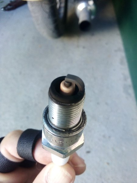 bougie NGK sablée et roulée pendant 20km.jpg