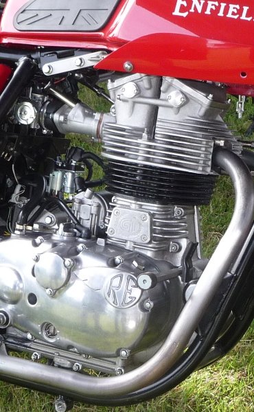 RE 535 culasse 4 soupapes.JPG