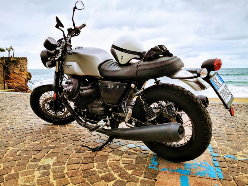 hd-moto-guzzi-v7-i-rough.jpg