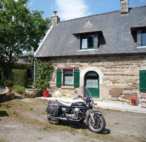 Guzzi à Cleguerec.JPG