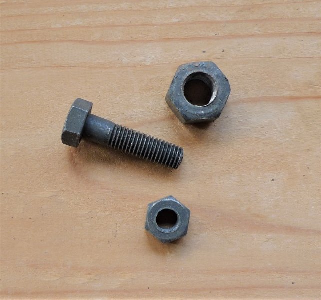 1 - écrou de charpente de 12 et boulon avec écrou de 10.JPG