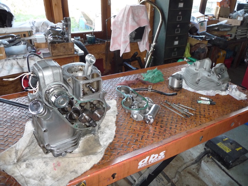 moteur déposé, ouvert.JPG