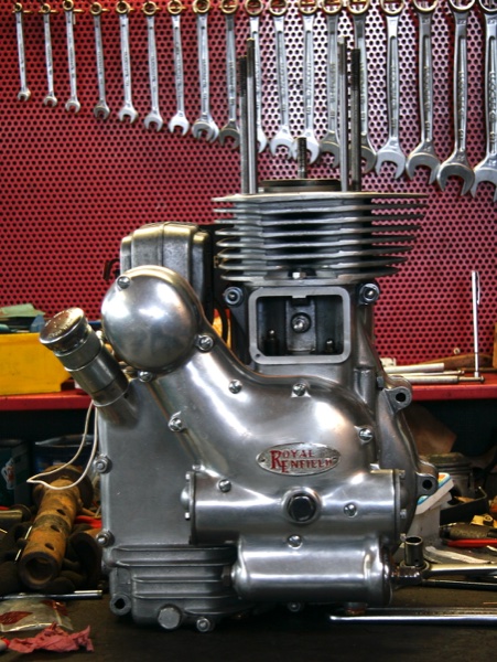 Moteur cyl+distrib remonté.JPG