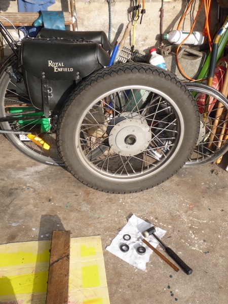 roue AR dépose roulement.JPG