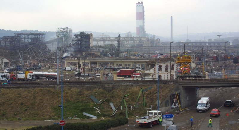 a-toulouse-l-explosion-de-l-usine-azf-avait-fait-31-morts-et-de-nombreux-blesses-photo-d-archives-afp-1485209341.jpg