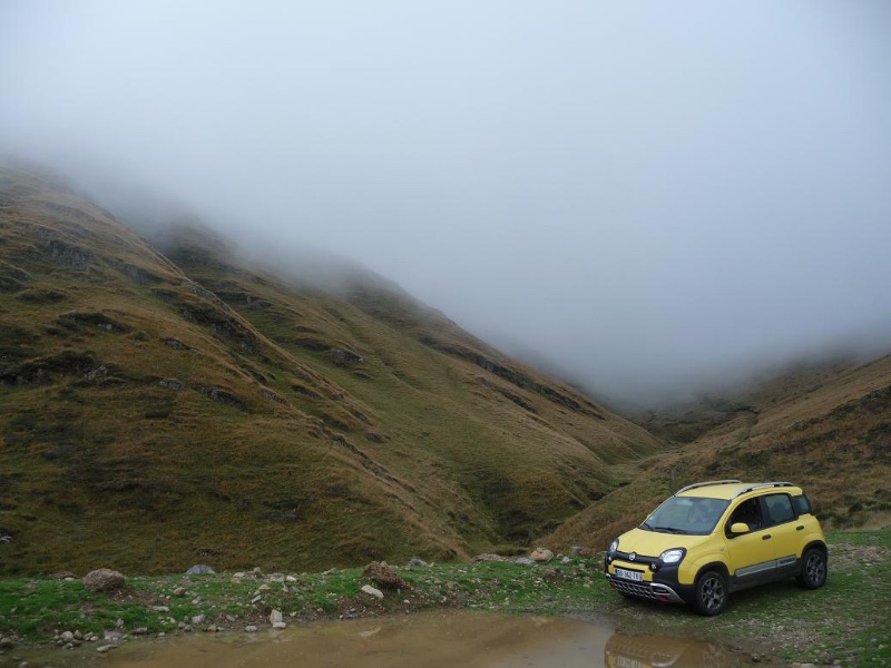 Pyrénées 2019 Panda ds brouillard.JPG