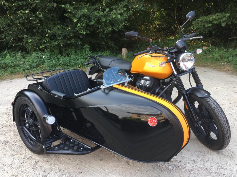 Nacelle Gran'Large - V7 Moto Guzzi Noir et Jaune.jpg
