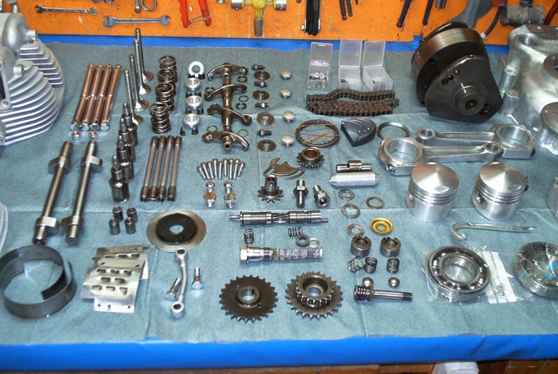 Pièces moteur 1.jpg