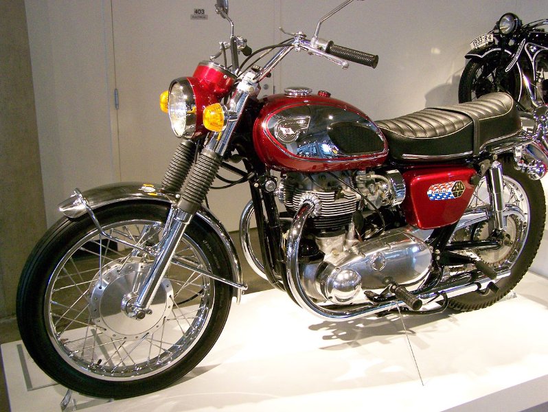 1280px-1967_Kawasaki_W1SS.jpg