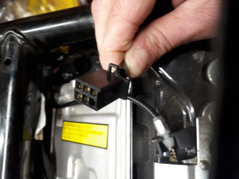 connecteur faisceau garde boue AR 1.jpg