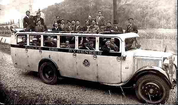 Marque inconnue - Autocar ou autobus route des Pyrenees a Lourdes - Photo de 1929.jpg
