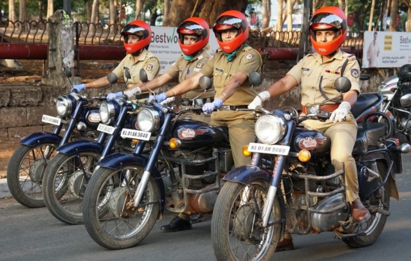 10-IndianPolice-Women.jpg
