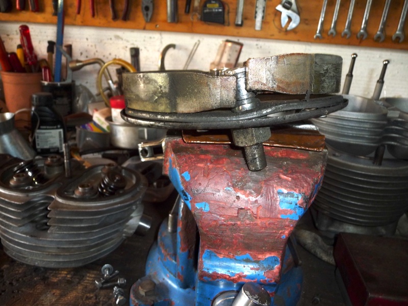 flasque avec machoires tordu.JPG