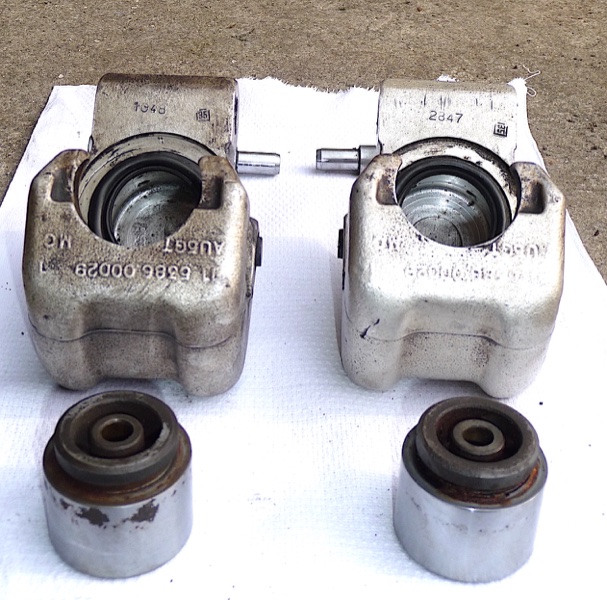 étriers et pistons de frein.JPG