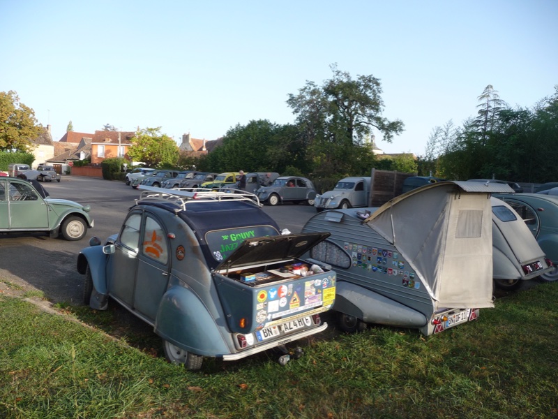 2CV camping Roland.JPG