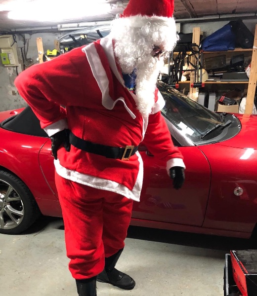 Pere Noël & MX5.jpeg