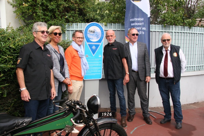 plaque dévoilée amicale Dollar-FFVE-mairie.JPG