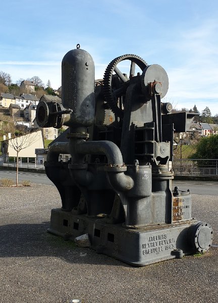 Moteur staionnaire Uzerche-3.jpg