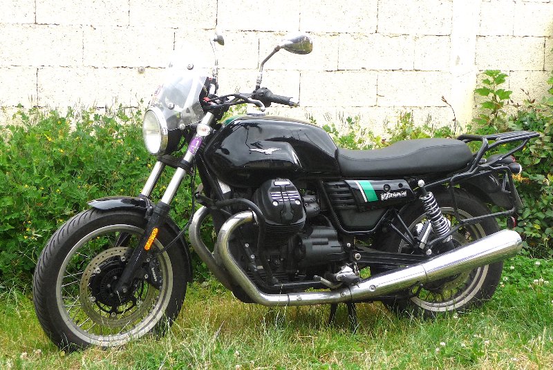Guzzi V7 III.JPG