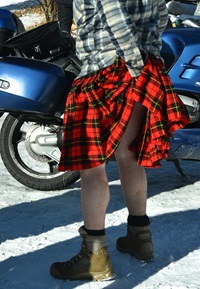 Yannick se gratte le cul.b.jpg