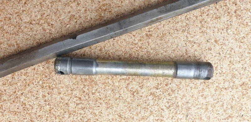 Axe béquille bouffé.jpg