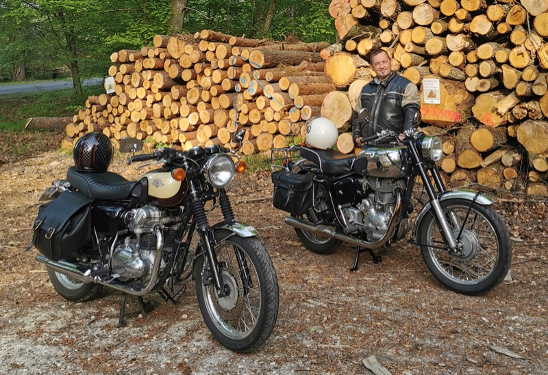 Bullet + W650 2 mai 2025.jpeg