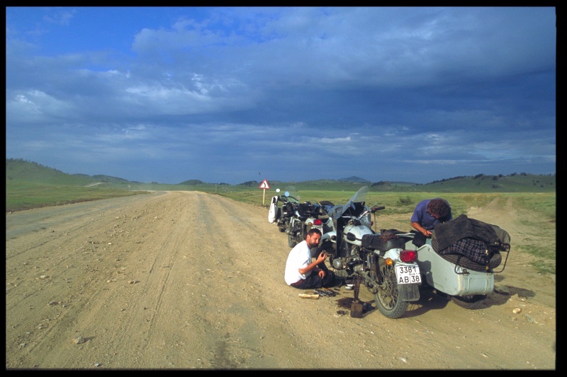 Baïkal 2001 en panne.jpg