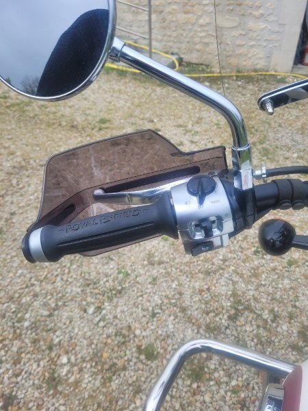 Protège main gros plan arrière côté gauche.jpg