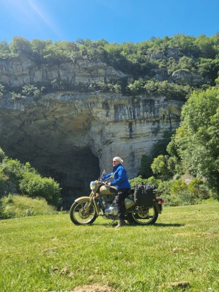 Nadine + moto + grotte 3.jpeg