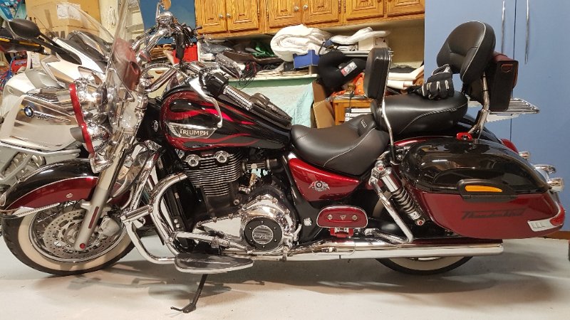 TRIUMPH THUNDERBIRD 1700 ROUGE.jpg